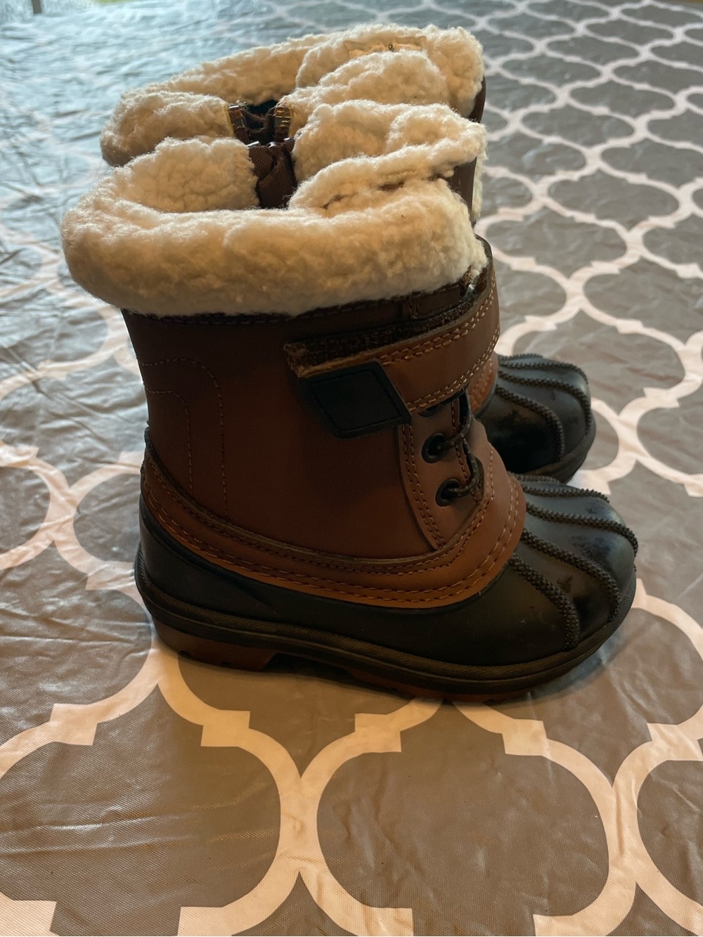 Cat and jack toddler size 6 Kids Brown and Black Winter Boots Faux Lining